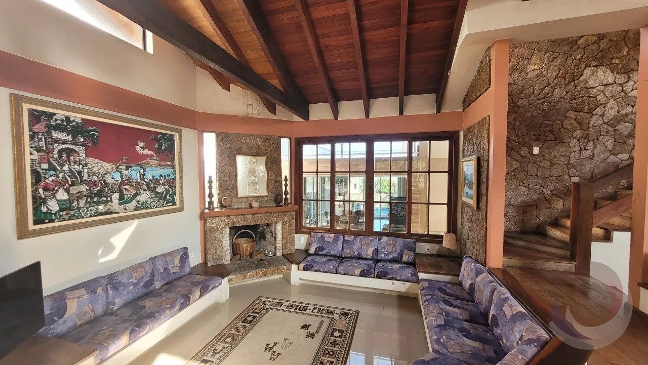 Casa de 386m² com 7 quartos sendo 3 suítes em Itaguaçú