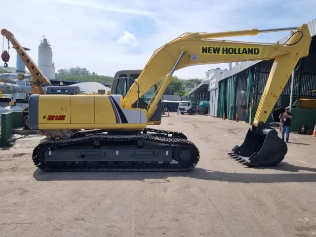 Escavadeira New Holland E215 - 2008 - Foto 4