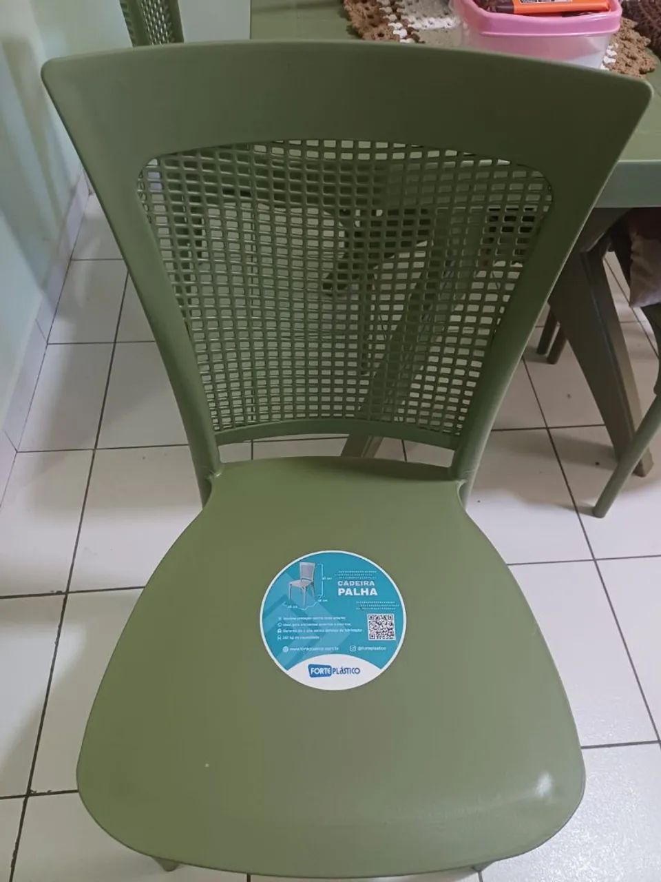Mesa com Quatro cadeiras Fort Plástico