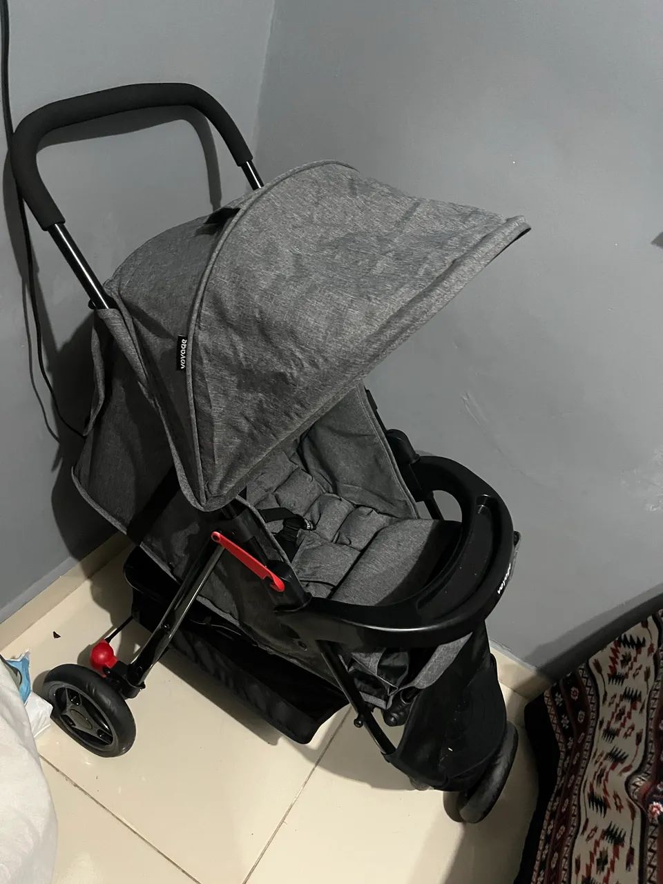 Carrinho de bebê com o bebê conforto, usado apenas uma vez  - Foto 2