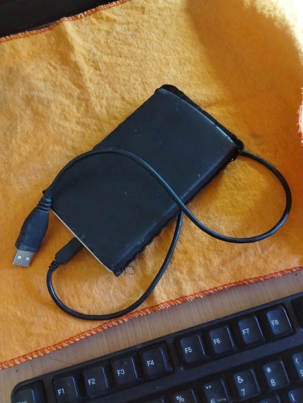 HD 500 GB COM CAPA E CABO. PODE SER USADO INTERNO OU EXTERNO 