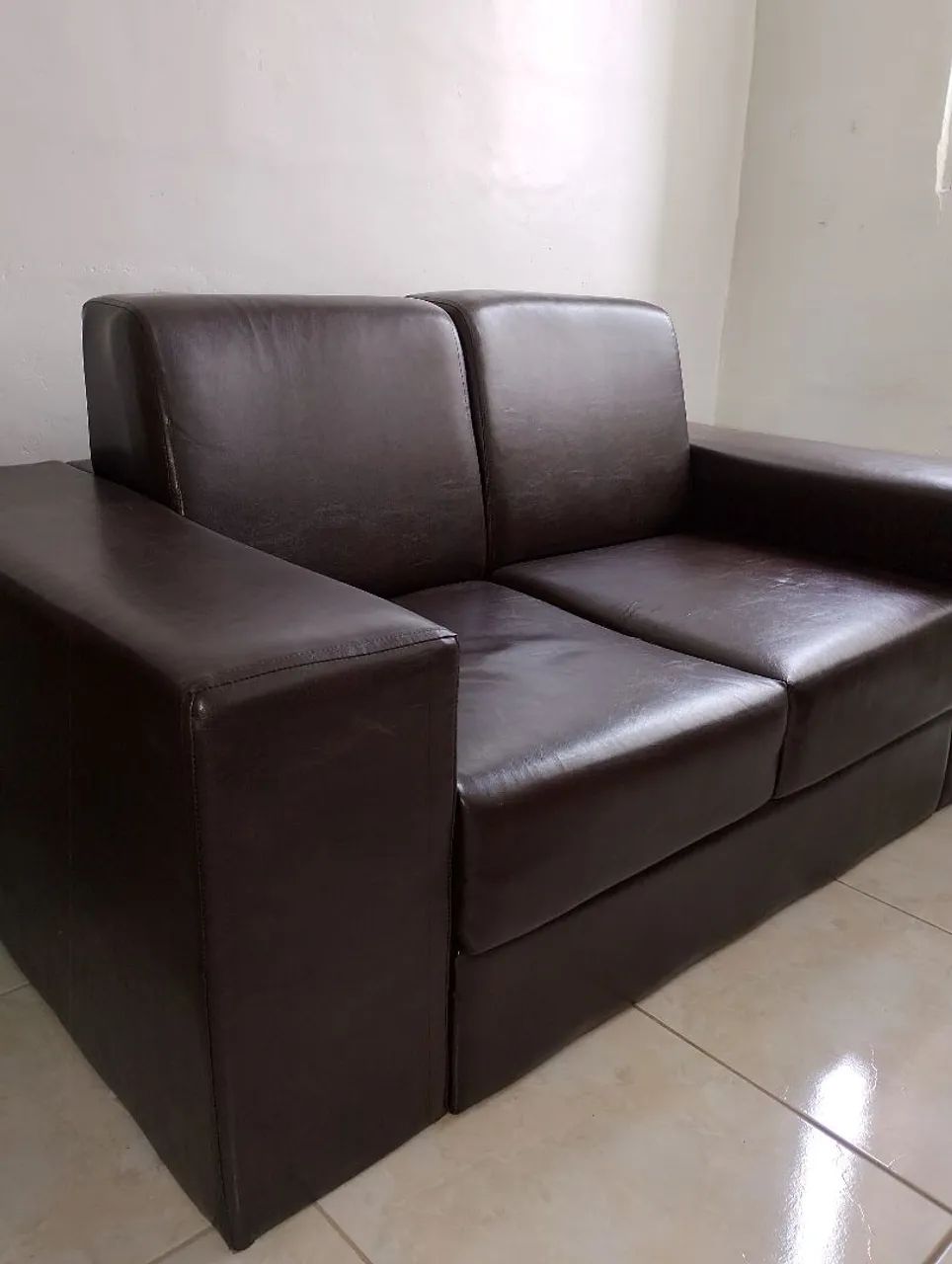 Sofá de couro 2 lugares 