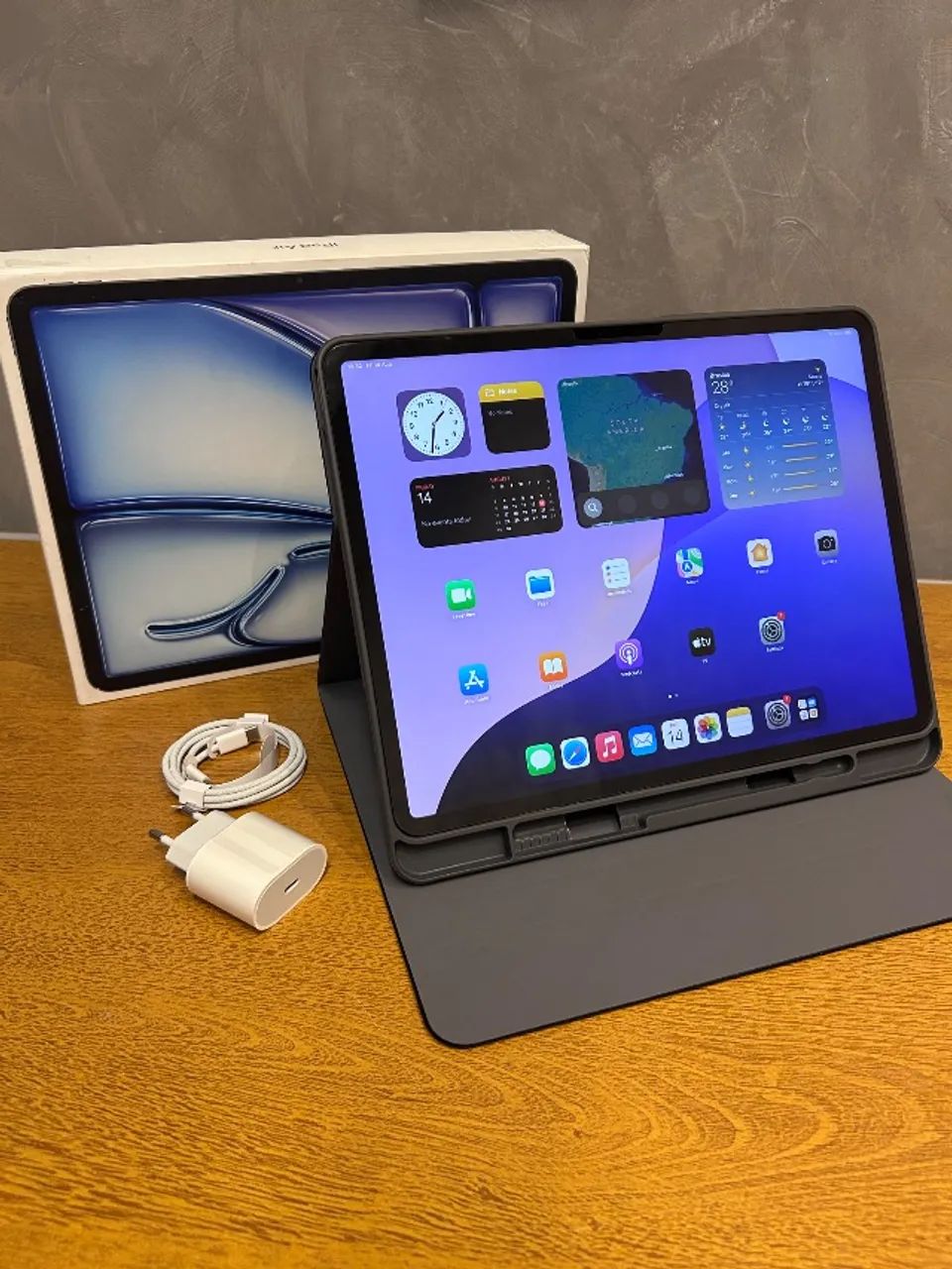 Apple iPad Air M3 13 ( 5g + Wi-fi ) Garantia + Caneta Logitech
