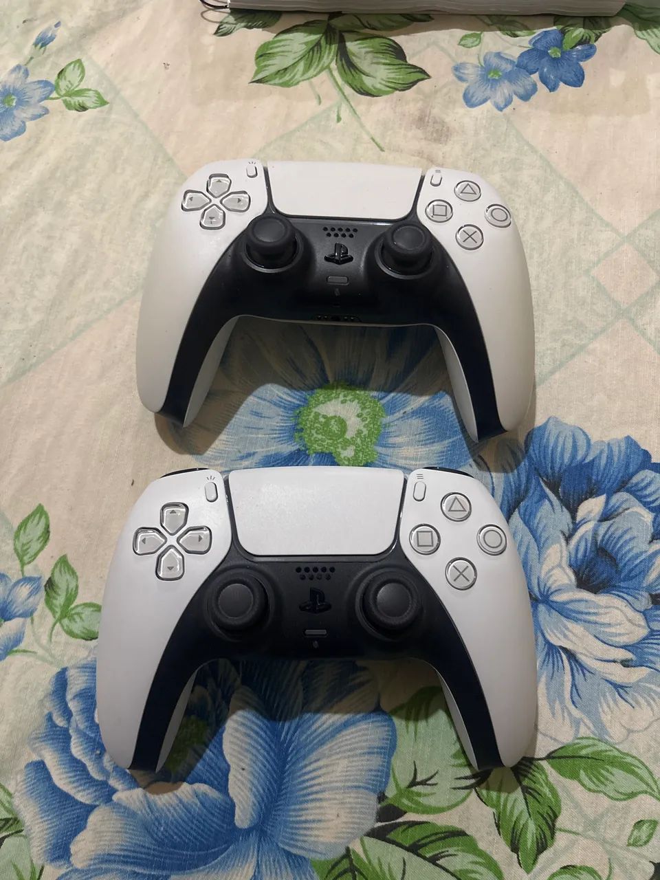 PlayStation 5 Digital + 2 Controles  - Foto 4