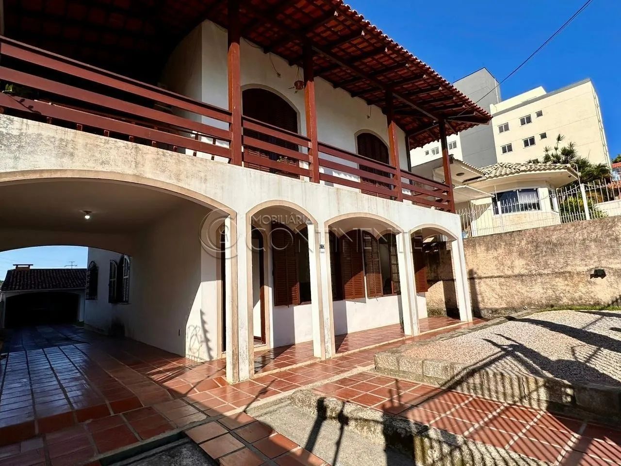 EXCELENTE CASA À VENDA - 292m² - 6 DORMITÓRIOS - EM COQUEIROS, FLORIANÓPOLIS - Foto 4