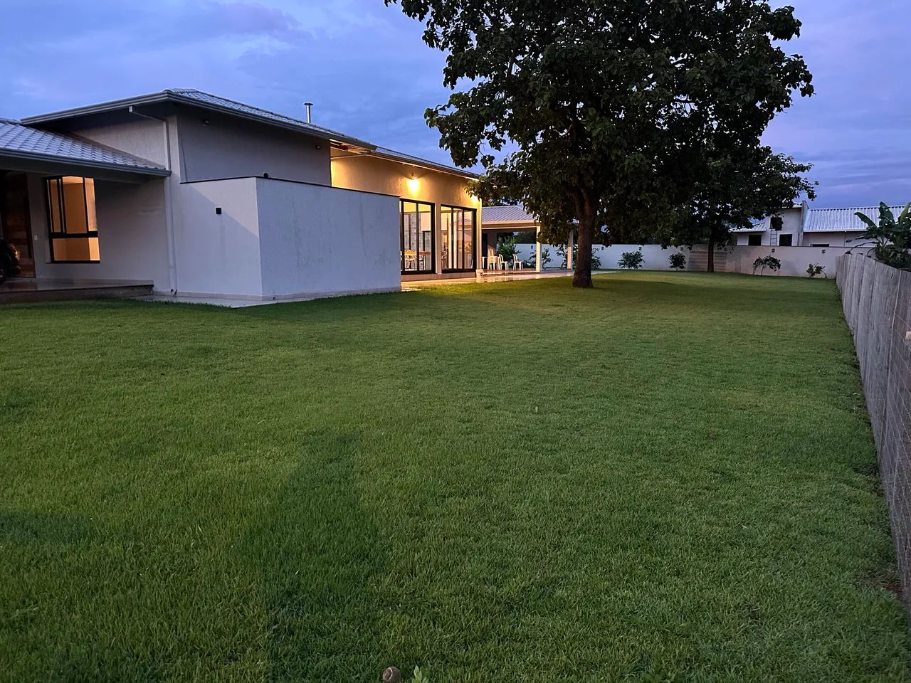 VENDO EXCELENTE CASA EM CONDOMÍNIO FECHADO - Foto 2