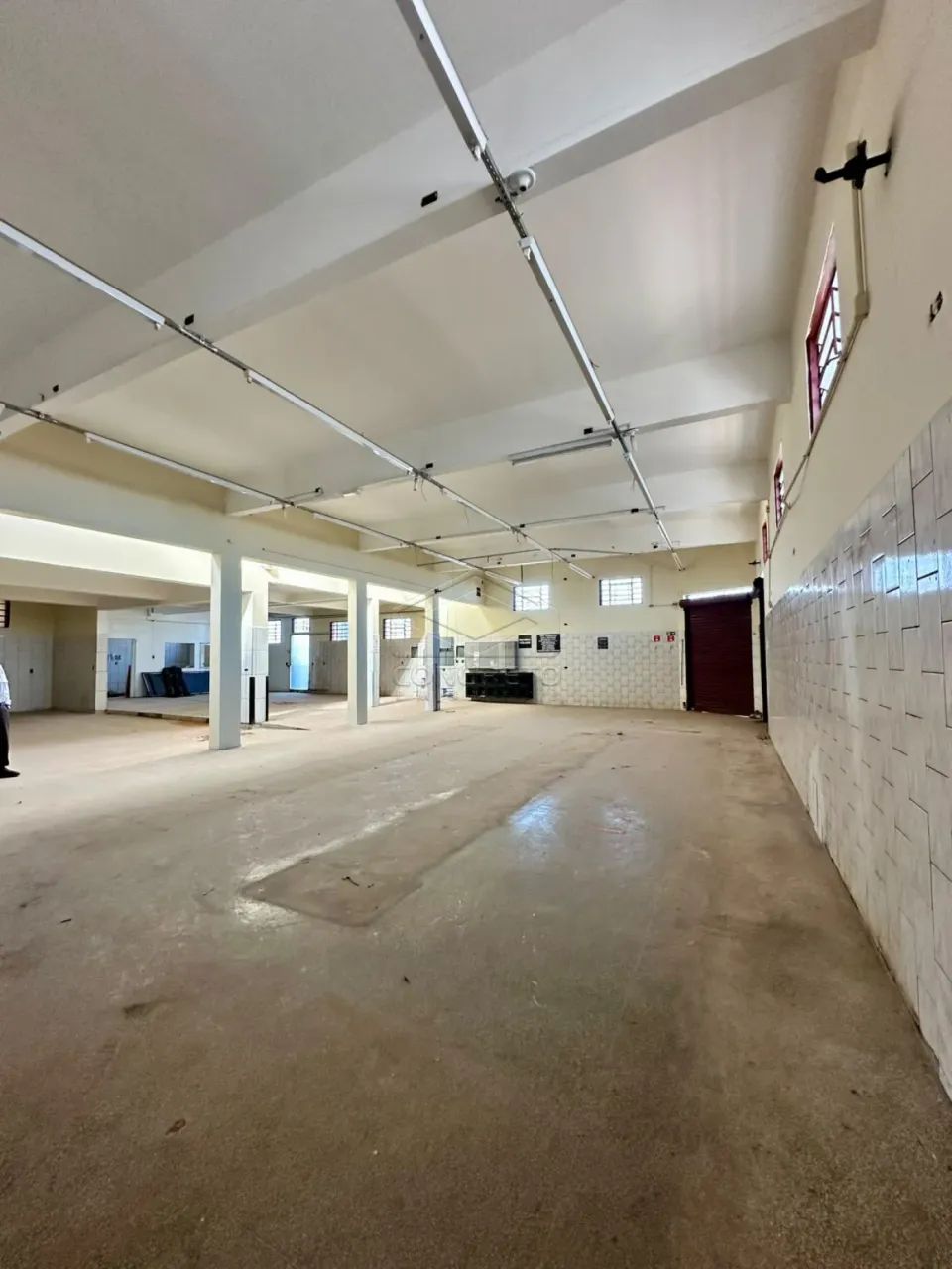 EXCELENTE IMÓVEL COMERCIAL DE ESQUINA COM ESTRUTURA COMPLETA PARA MERCADO - Foto 3