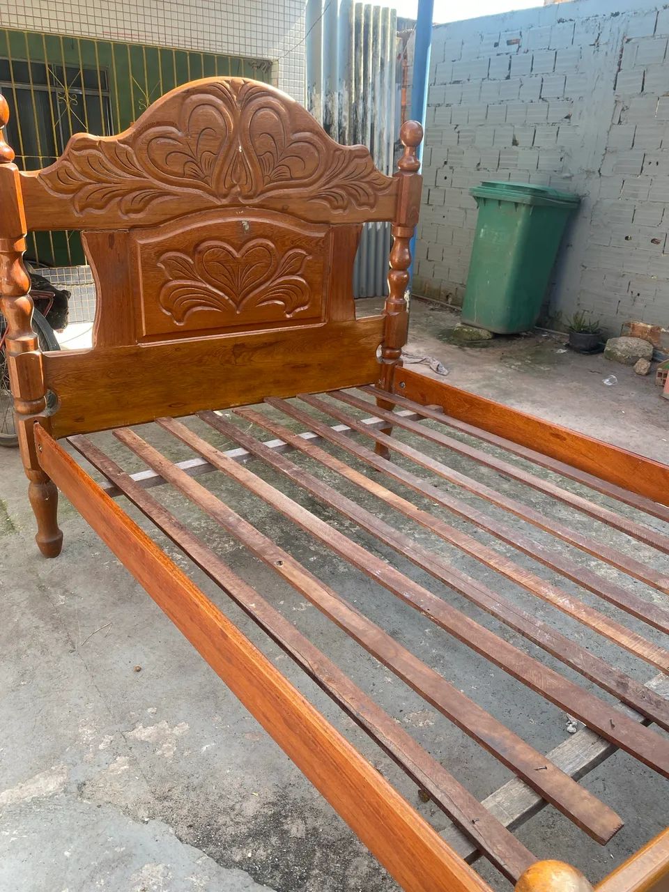 Cama de madeira casal sem colchão  - Foto 2