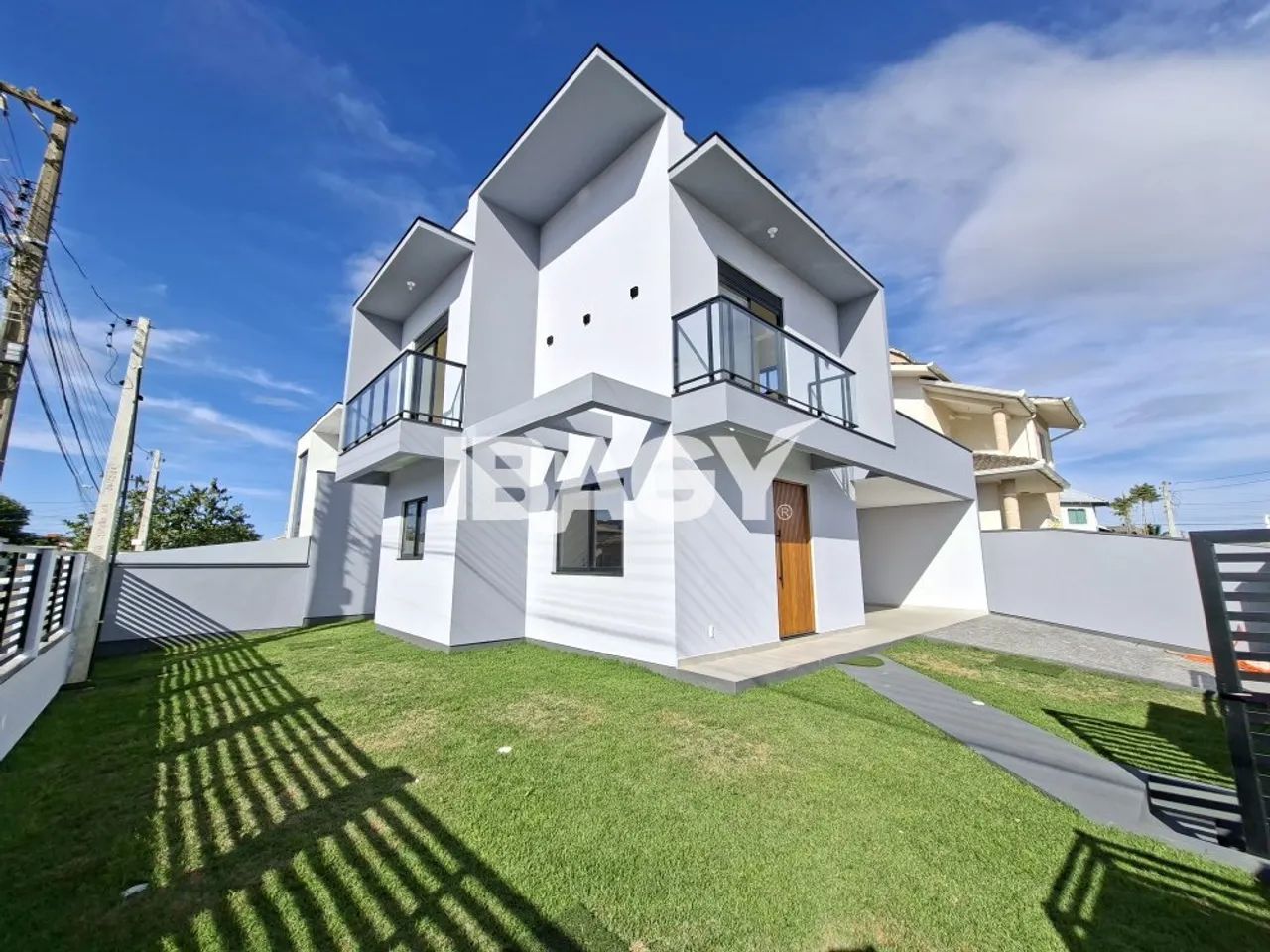 Excelente Casa 2 dormitório(s) em Carianos - Florianópolis