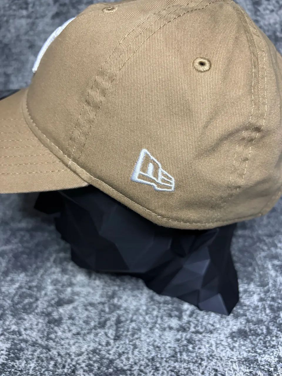 Boné 9TWENTY MLB New York Yankees Aba Curva Kaki Logo Branco - Foto 2
