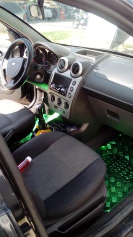 Ford Fiesta Class Sedan 1.6 8v 2° dono - Foto 9