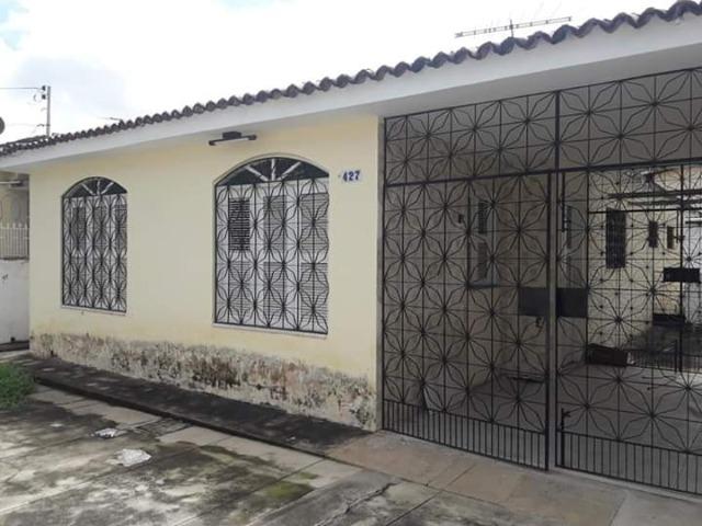 Casa na Parquelândia Próximo ao center box