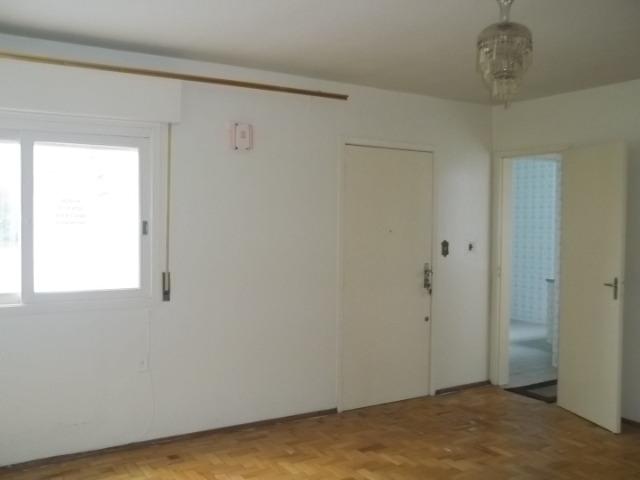 Apartamento dois dormitórios + dep. de empregada, central, ótimo para estudantes