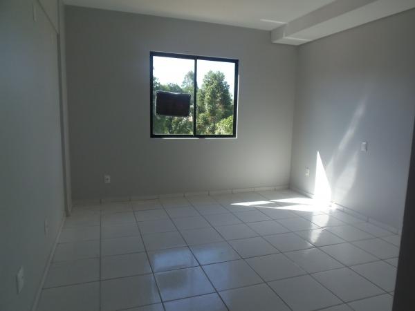 Apartamento com 3 quartos, 1 suíte, duas vagas de garagem e ótima localização - Foto 5