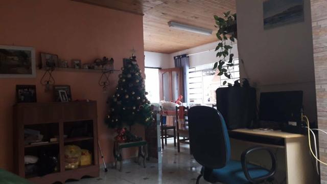 Casa grande 8 comodos , ótima localização - Foto 4