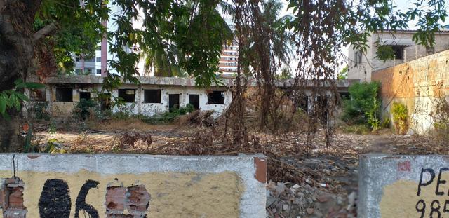 2 lotes de terreno medindo 14 por 40 na praia de Rio doce Av José Augusto Moreira