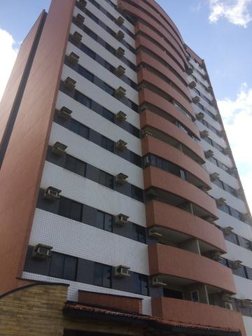 Apartamento para alugar no condomínio Porto Ravena Bairro Ponta do Farol Próximo a AABB