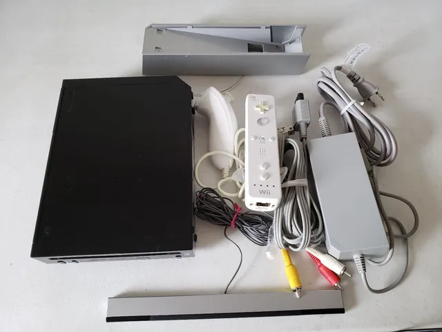 Console Nintendo Wii Desbloqueado Preto ou Branco Seminovo - Troco Jogo  Sudoeste