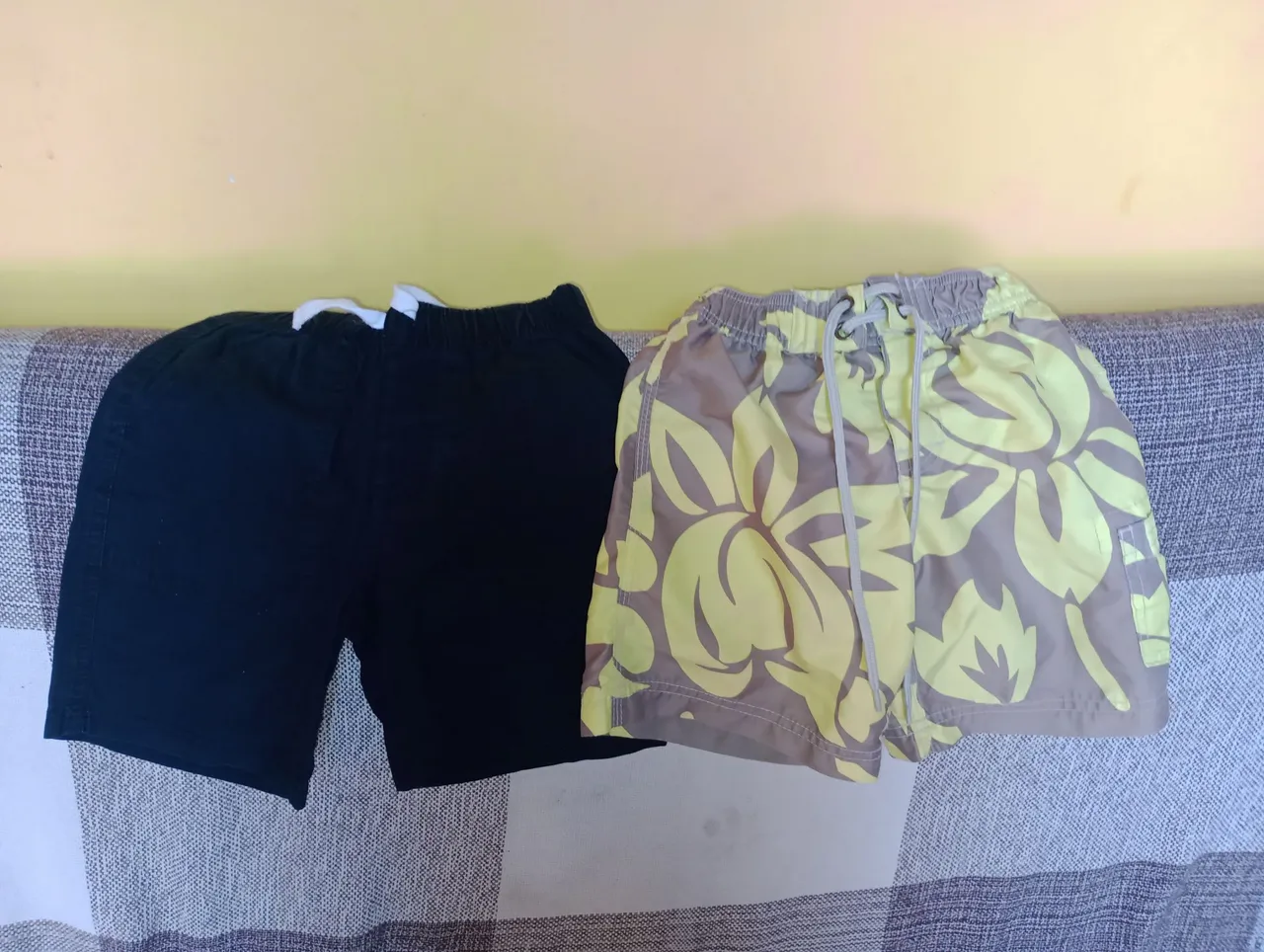 2 bermudas Calvin Klein e EPK 4 anos