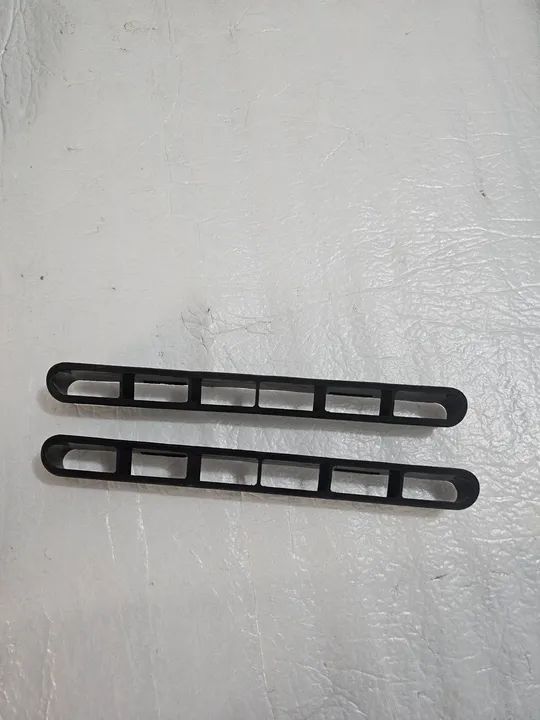 Ford cargo moldura difusor desembacador parabrisa nova original 