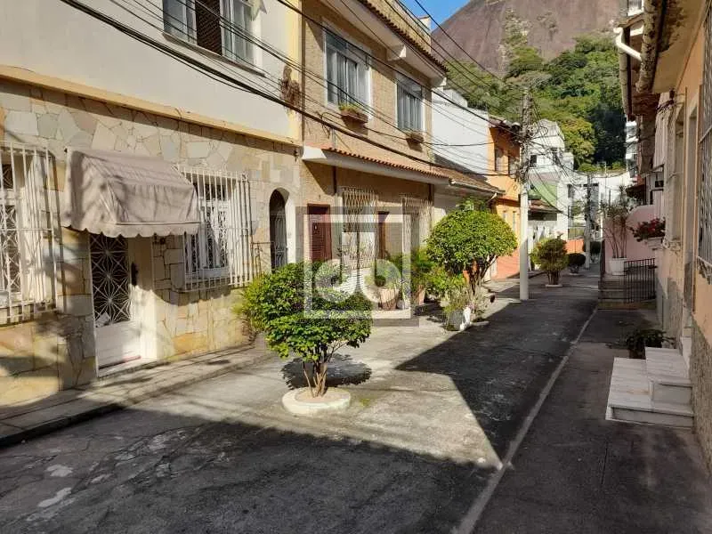 Casa de Vila - Duplex / Residencial / Cosme Velho - 175 m2 - precisando de reforma total -