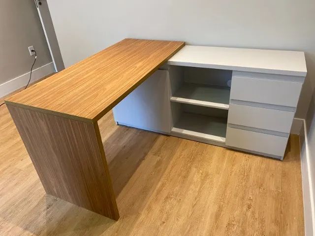 Mesa em L com buffet