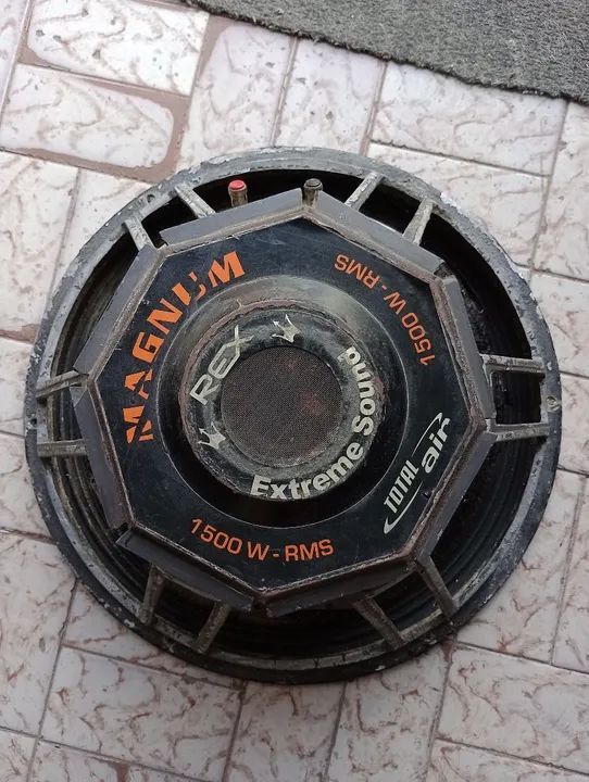 ALTO-FALANTE MAGNUM DE 18 POLEGADAS PROFISSIONAL DE 1500 WATTS RMS BEM CONSERVADO 