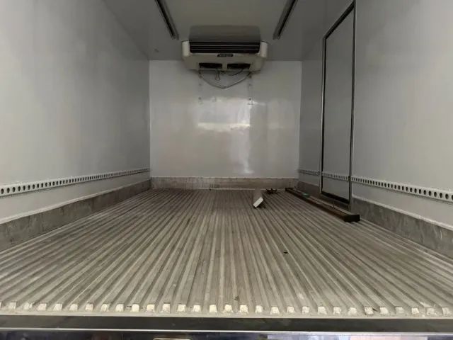 Baú frigorífico 3,70m usado a pronta entrega  - Foto 2