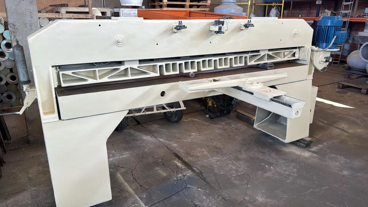 Guilhotina 2600mm