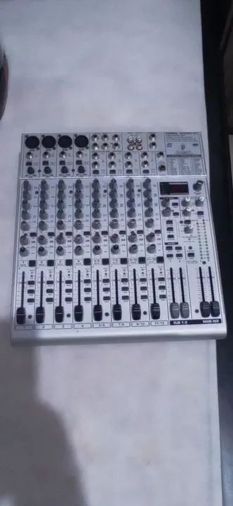 Vendo mesa de som 12 canais 