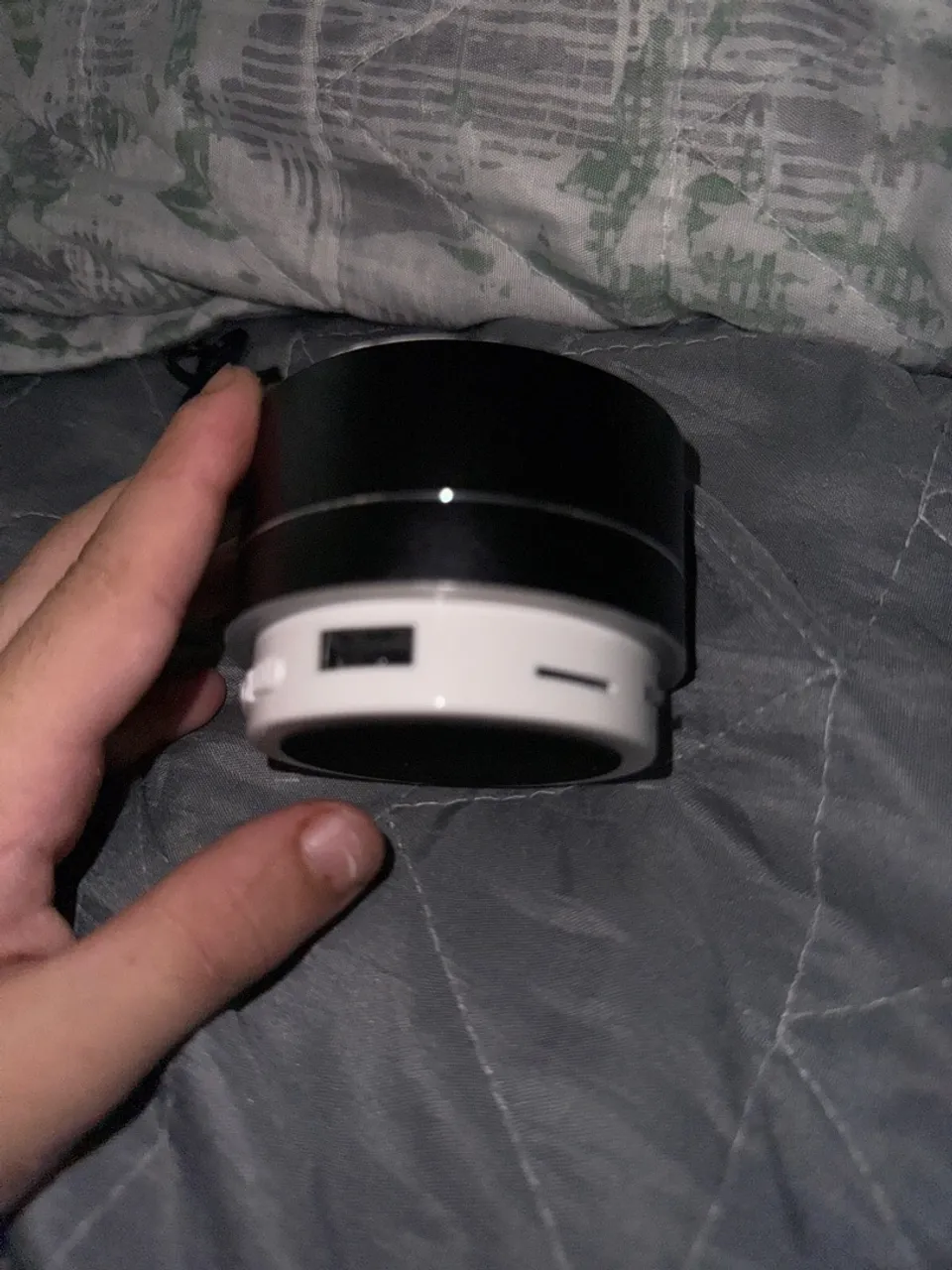 Caixa de Som Bluetooth Portátil - Compacta e Potente!
