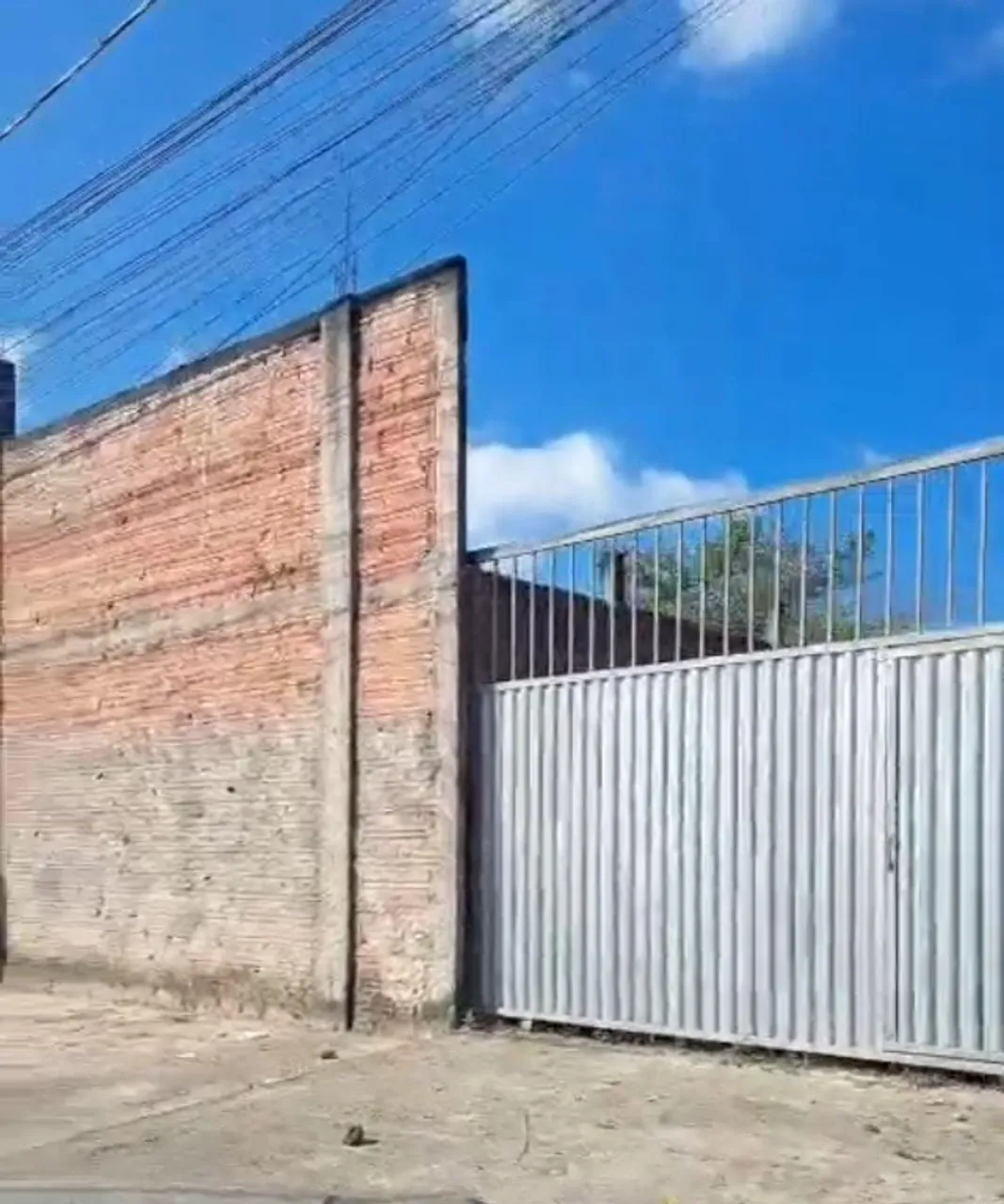 Vendo ou troco Terreno na Pirâmide Araçagi com Estrutura para galpão já pronta.