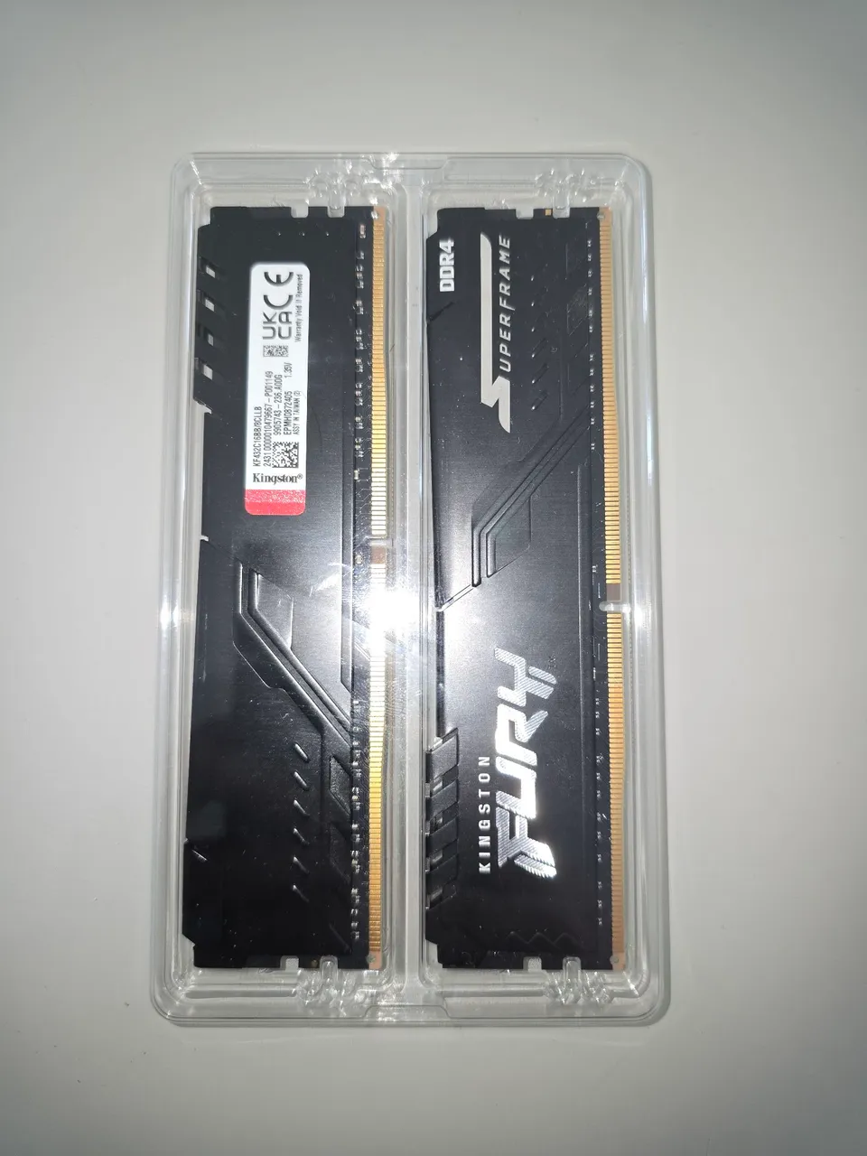 16gb Ram (2x8) Kingston Fury - menos de 06 meses