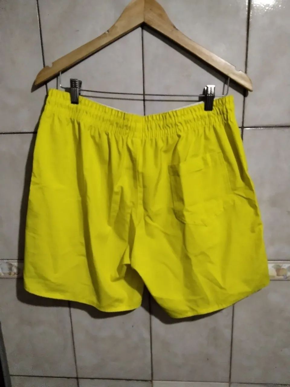 Shorts de Praia Amarelo - Foto 2