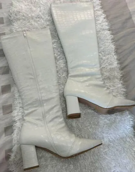 Botas brancas de cano alto