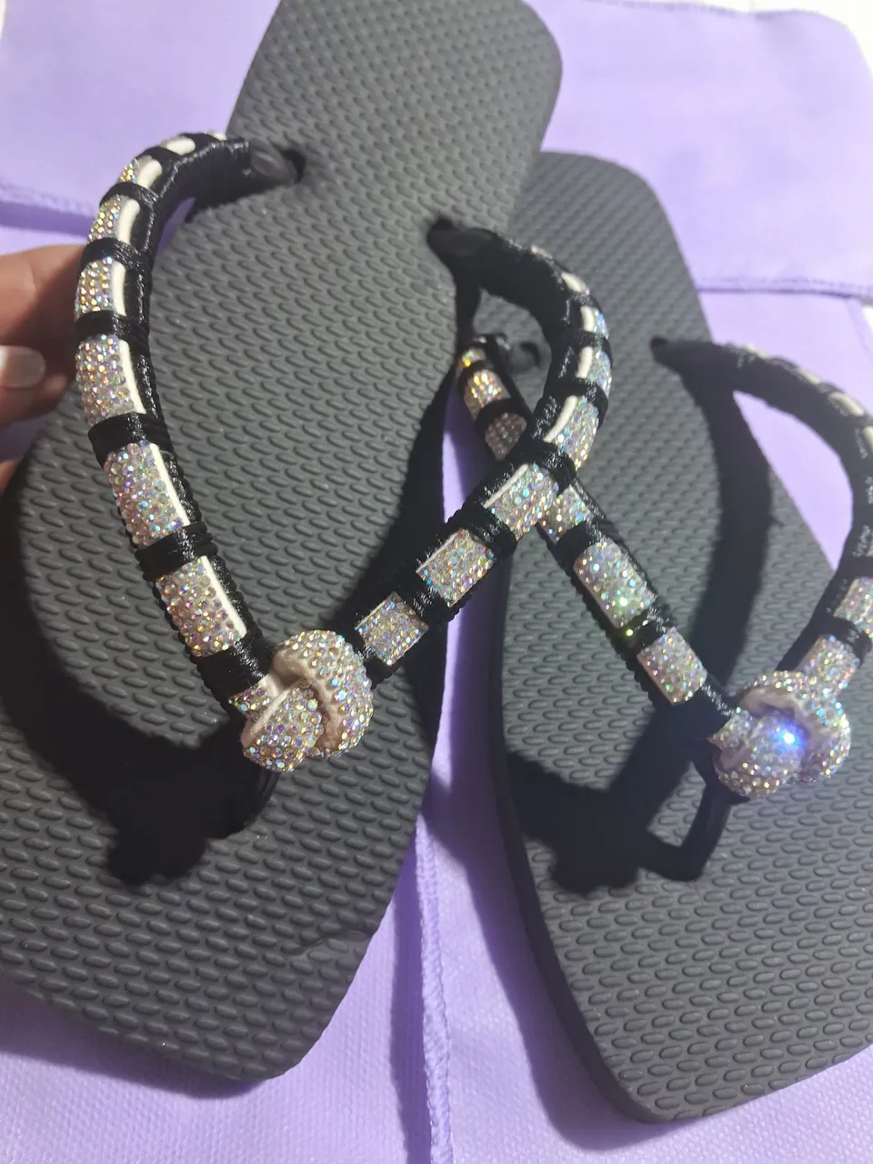 Sandálias Havaianas Customizadas com Strass - Elegância nos seus pés!