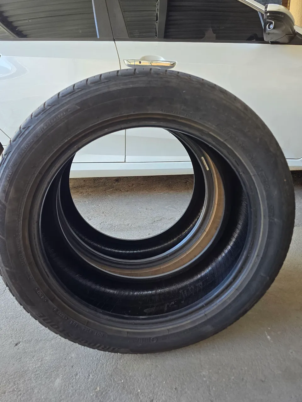 Pneus Bridgestone em Ótimo Estado, acima de meia vida,215 50 17