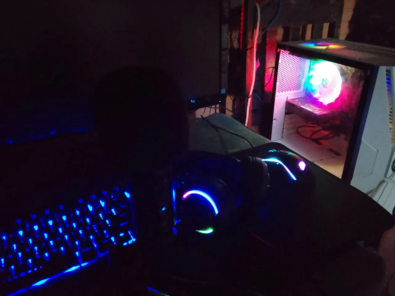 PC Gamer com LED RGB - Desempenho e Estilo!