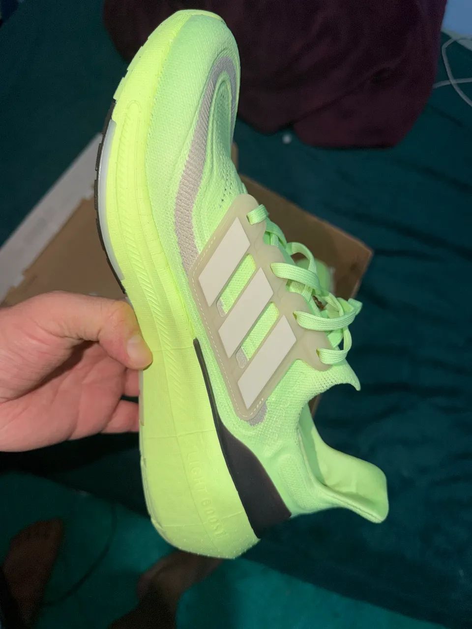 Vende se adidas ultraboost light original na caixa nunca usado na cor verde limão.  