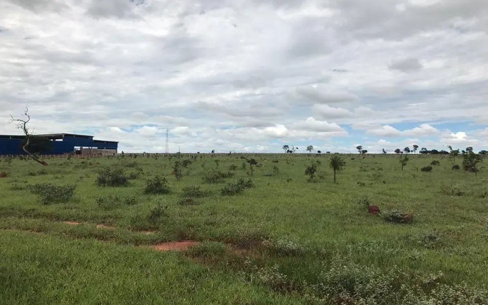 Área plana dentro da cidade - Foto 4