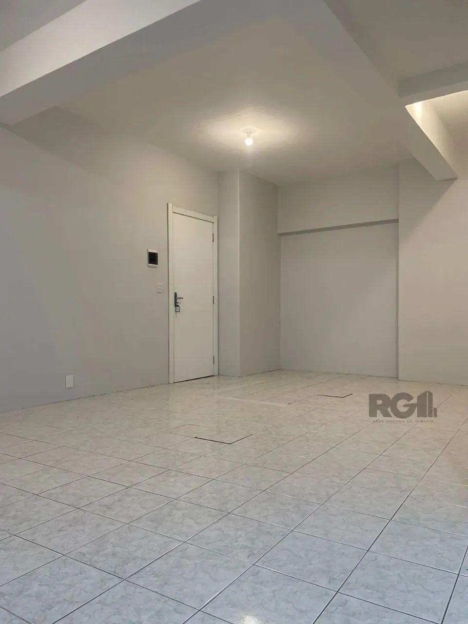 Vende jk reformado, banheiro, cozinha e piso novos. 38m² privativos, prédio com portaria. - Foto 5