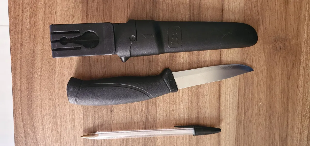 Faca Morakniv Companion preta 