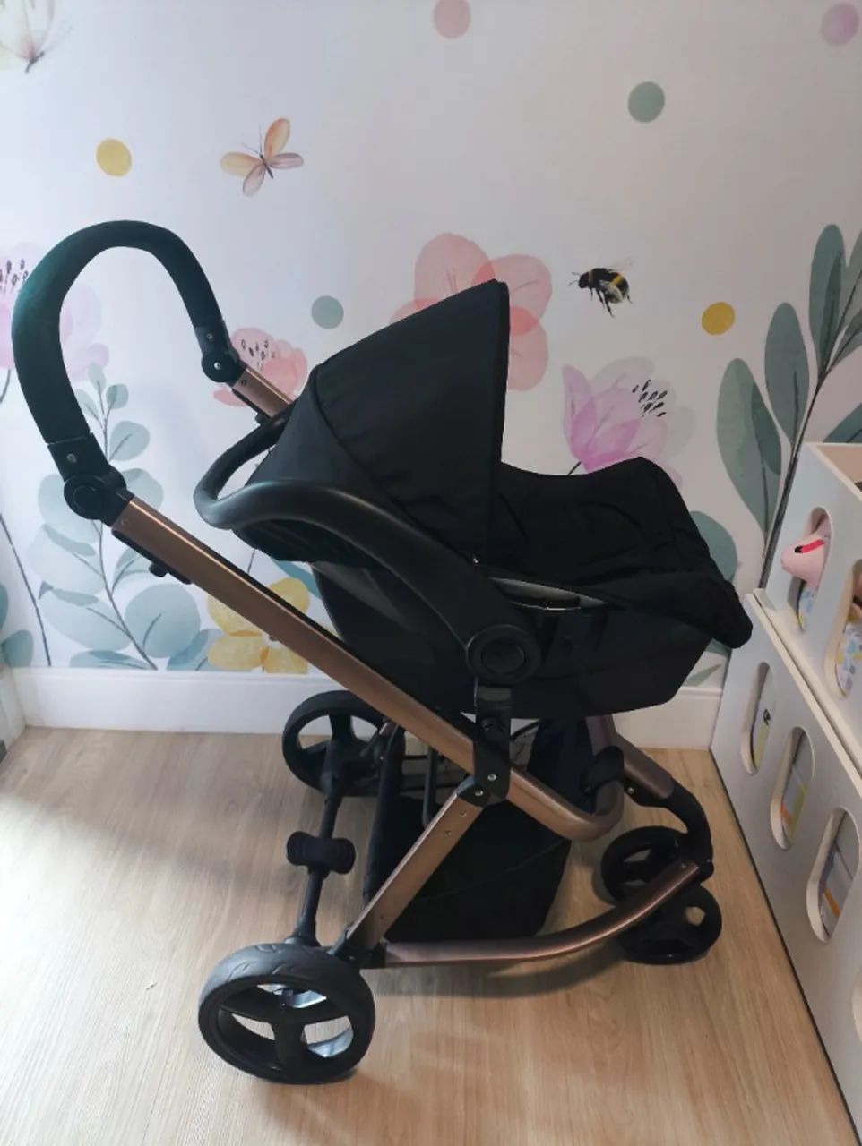 Carrinho de Bebê Galzerano Tessy 2 em 1 + BB Conforto + Base BB Conforto | Ótimo Estado! - Foto 2