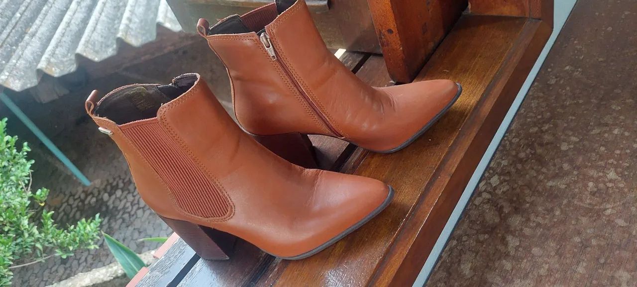 Botas de couro marrom - Foto 3