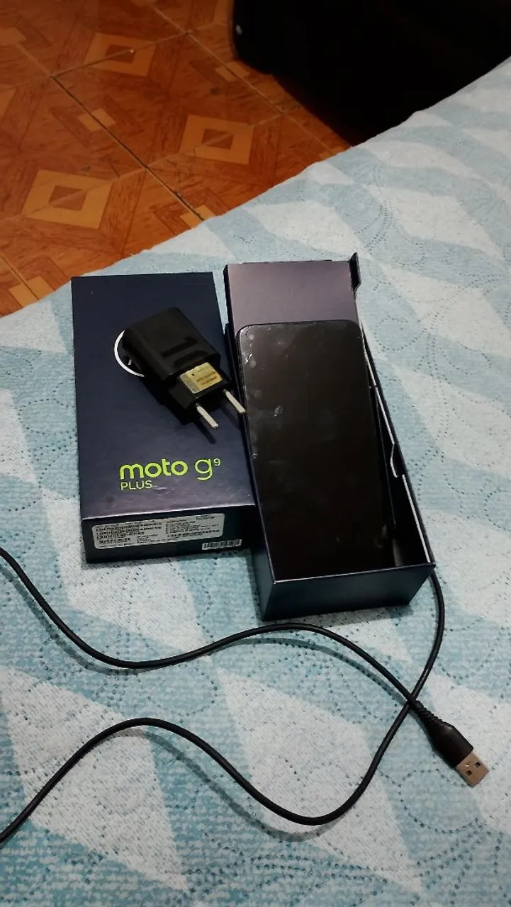 Moto g9 celular bem coservado
