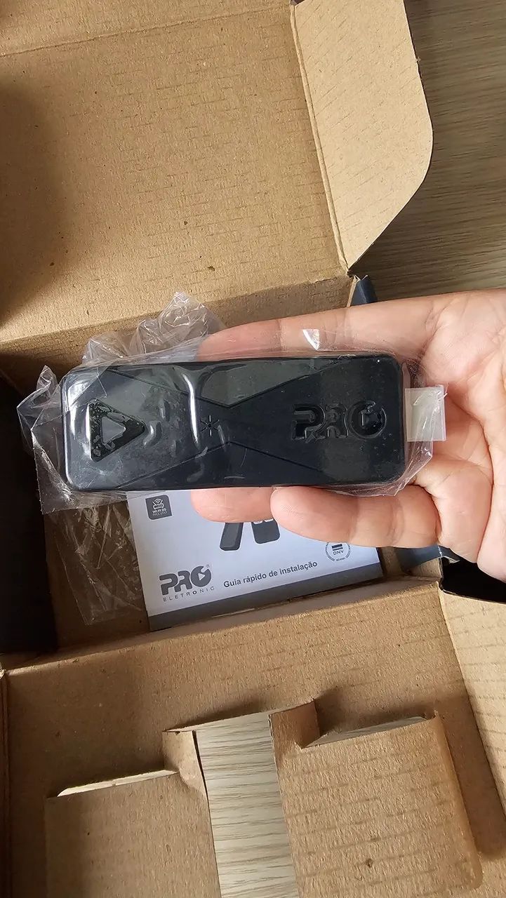 Tv Stick Pro 4k Hd Proeletronic Controle Por Voz Android - Foto 4