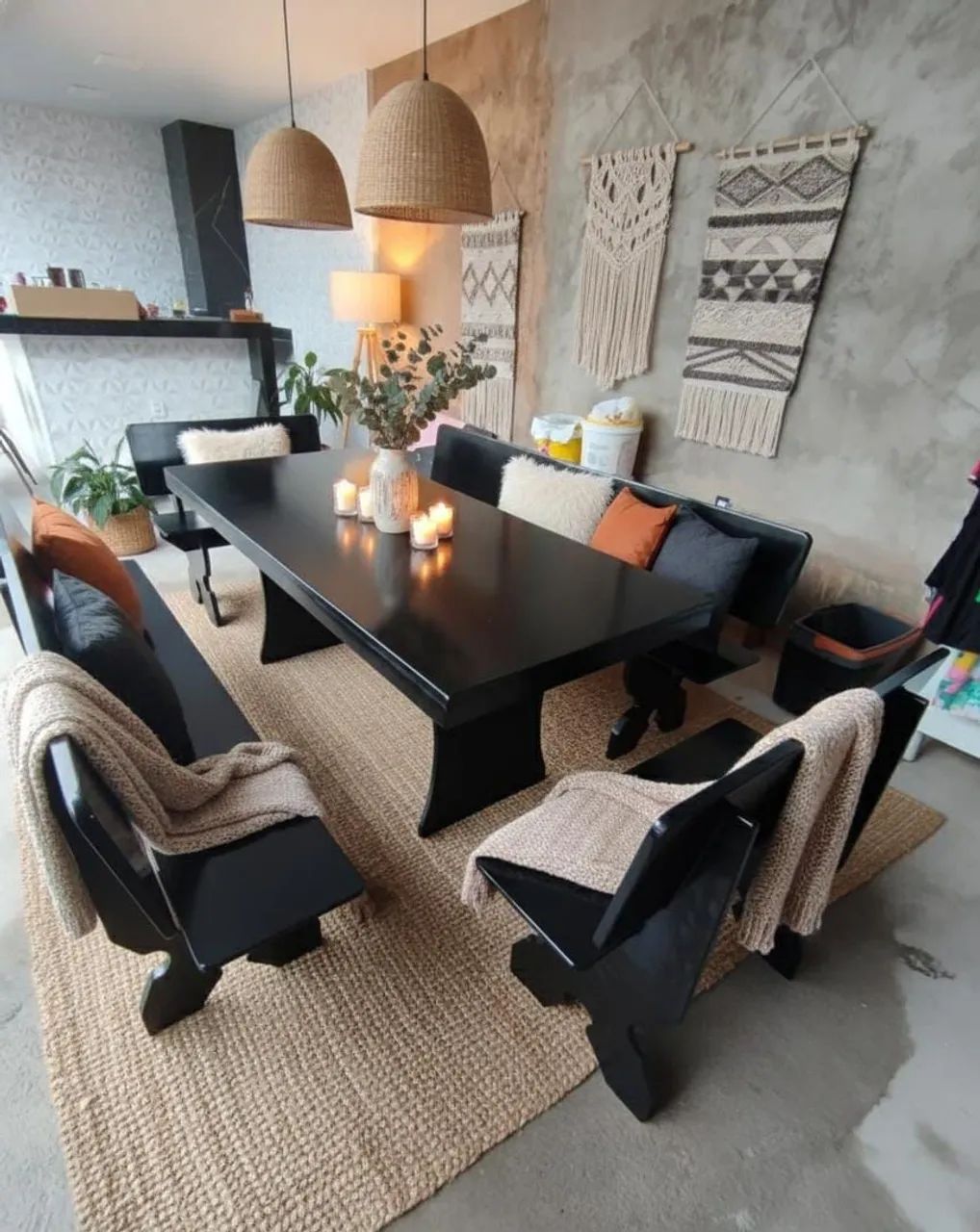 Mesa pedra de ardósia pintada e envernizada 