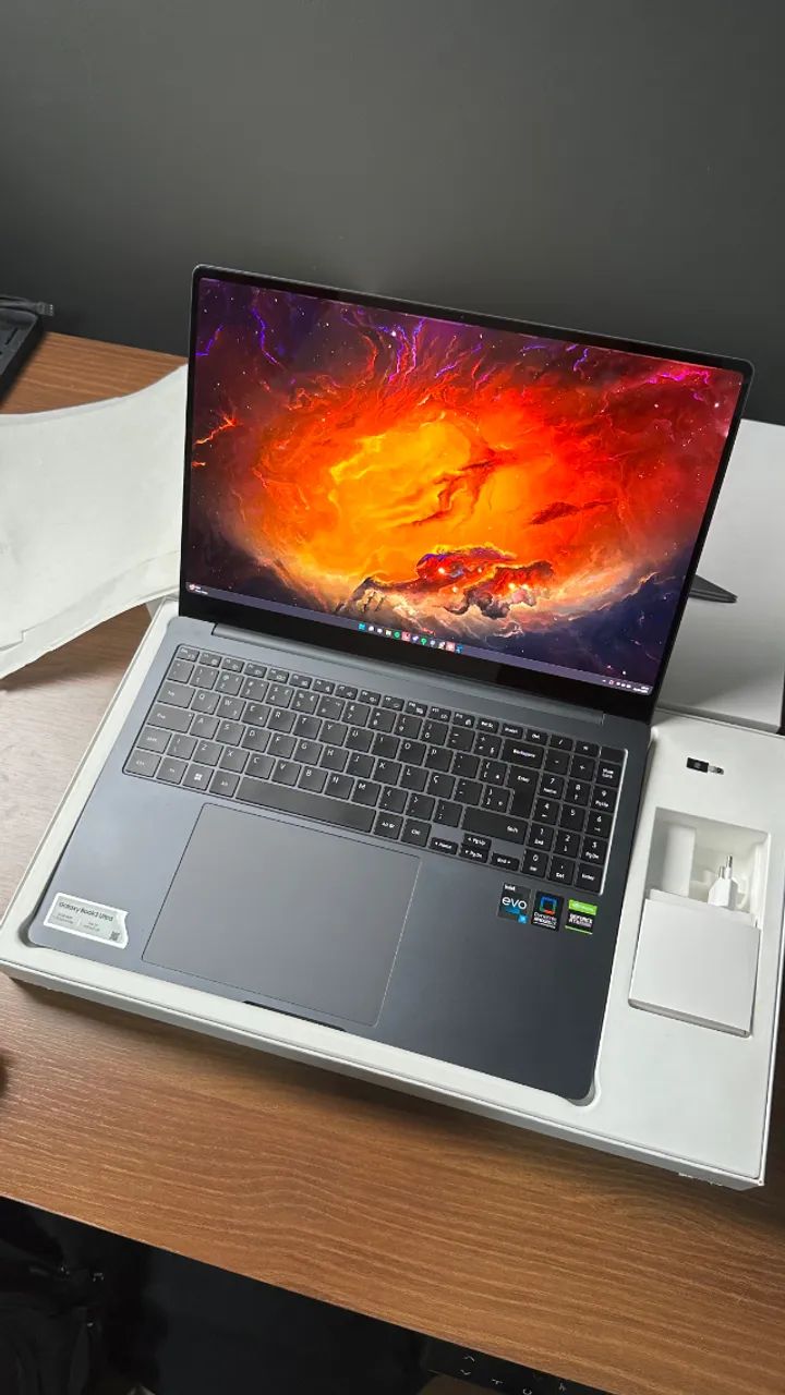 Notebook Samsung Book 3 Ultra I9 32gb RTX 4070 OLED 120Hz (COMO NOVO, COMPLETO)