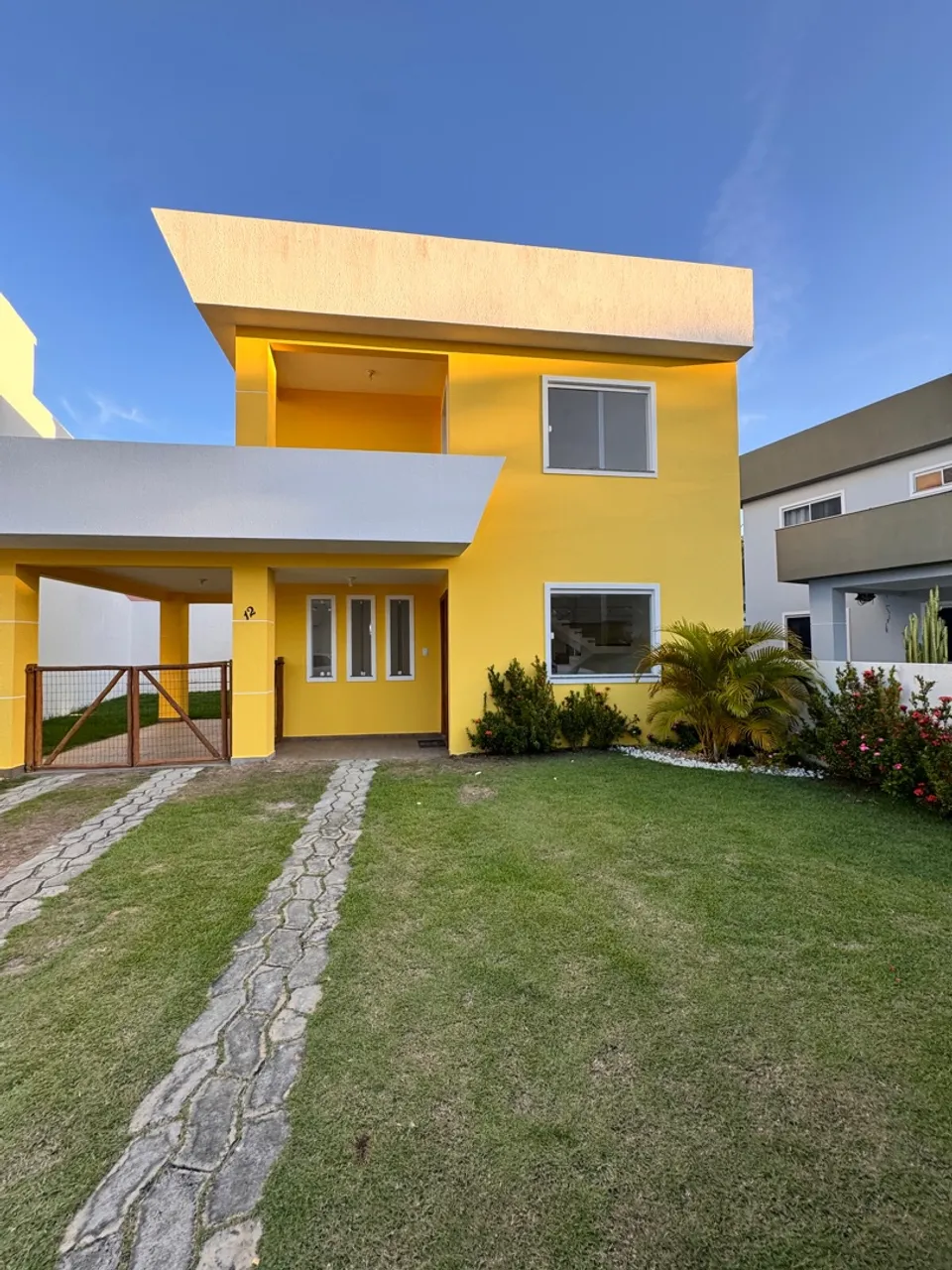 Casa 4/4 duplex com área verde
