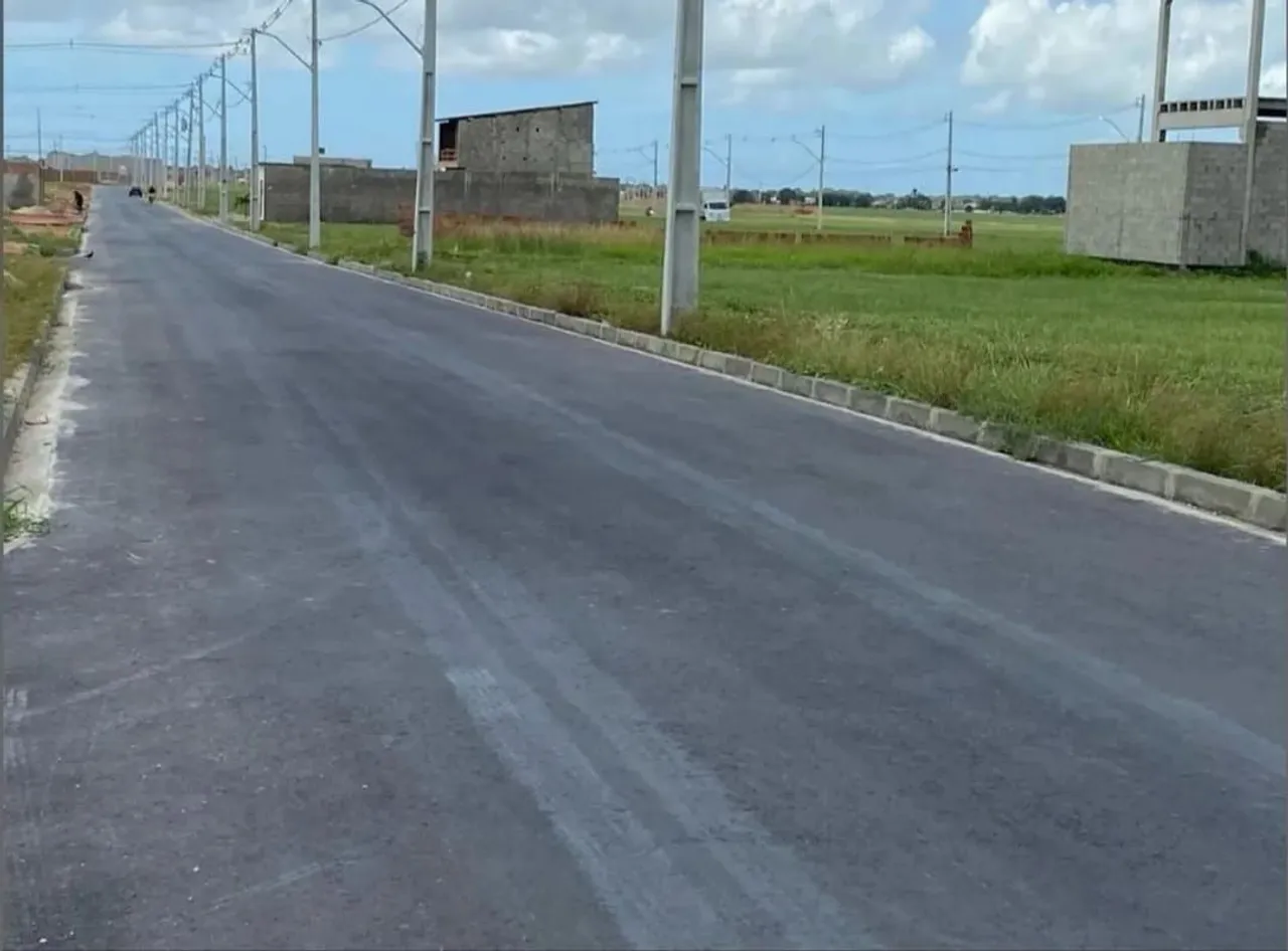 Vendo e troco em moto com o resto em dinheiro..terreno em ótima localização...